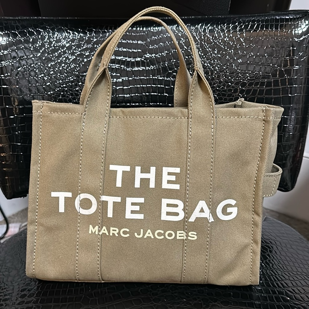 Marc Jacobs: The Tote Bag (Medium) in Slate Green